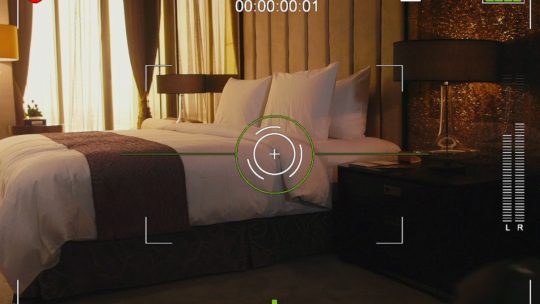 Airbnb сотрясают скандалы из-за съёмок гостей скрытыми камерами