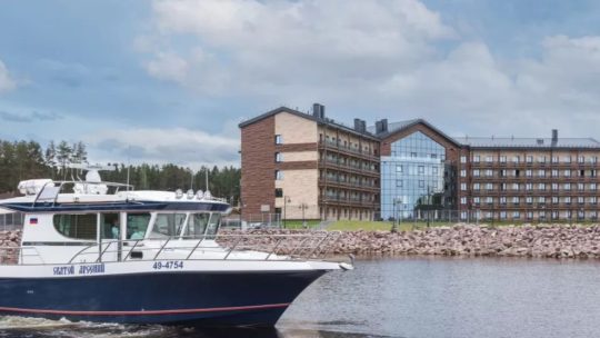 Отдых у озера в Ленинградской области: недорого и с максимальным комфортом