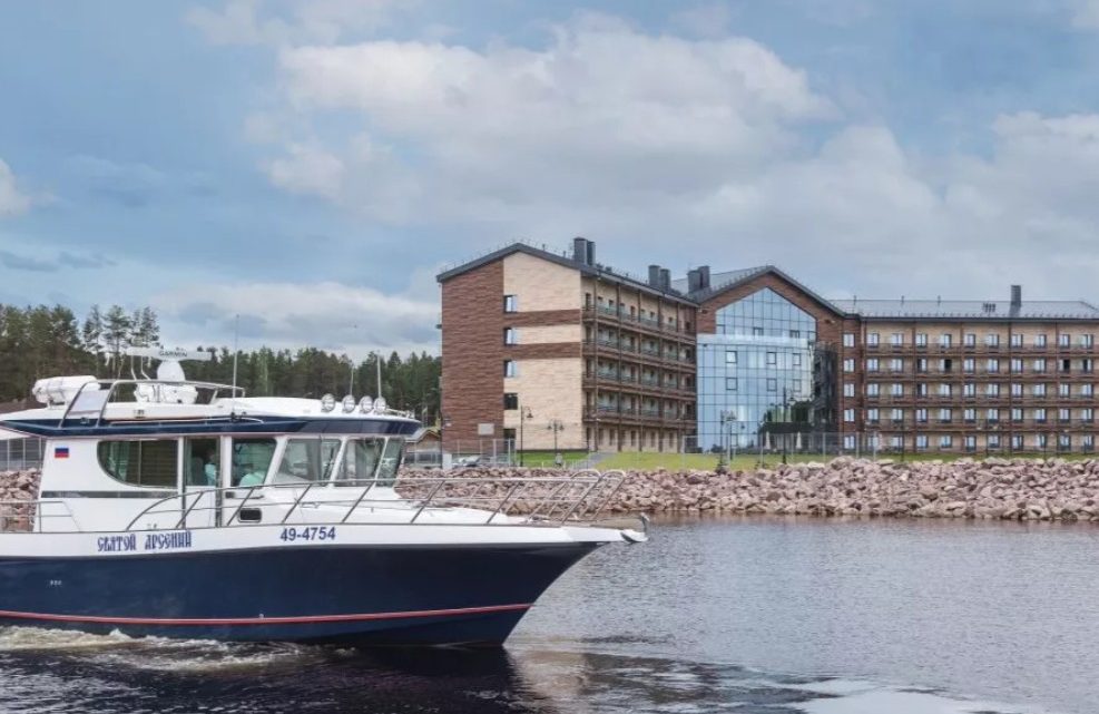 Отдых у озера в Ленинградской области: недорого и с максимальным комфортом