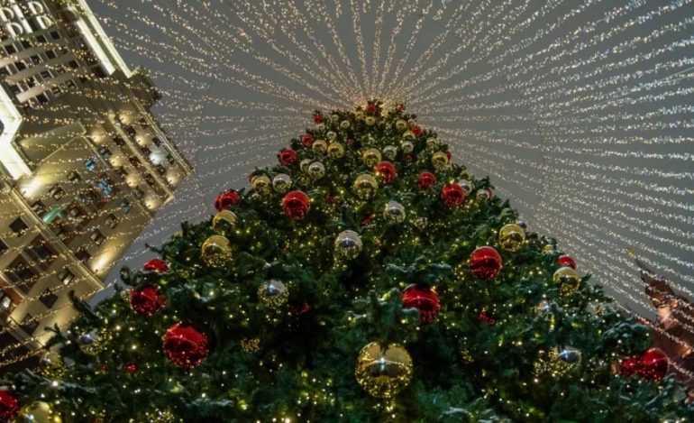 Топ-10 новогодних искусственных елок для создания праздничной атмосферы