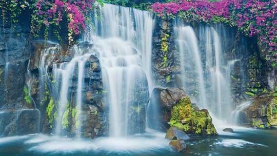 Обои с водопадом для рабочего стола: гармония и спокойствие в вашем компьютере