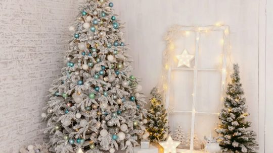 Как украсить искусственную елку: идеи для вдохновения