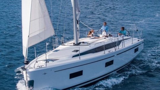 Подарите себе незабываемое путешествие: аренда яхты на Кипре с экипажем