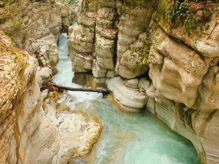 Индивидуальные туры Адлера: секретные места и интересные истории