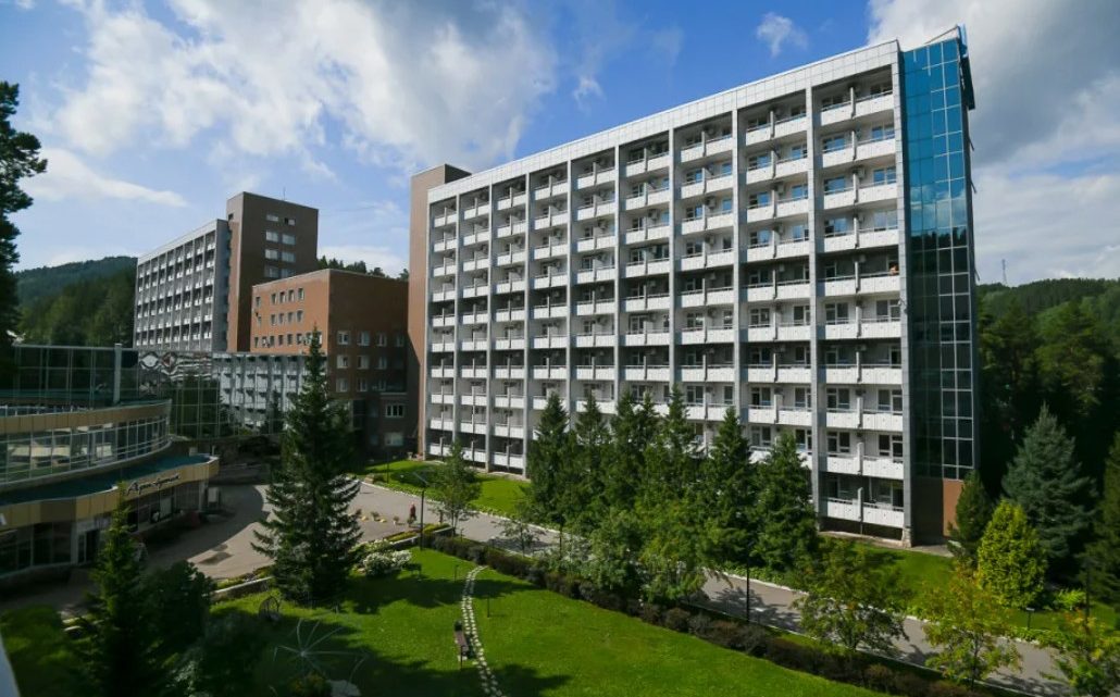 Какой санаторий в Белокурихе лучше для лечения после инсульта: разбираем программы реабилитации